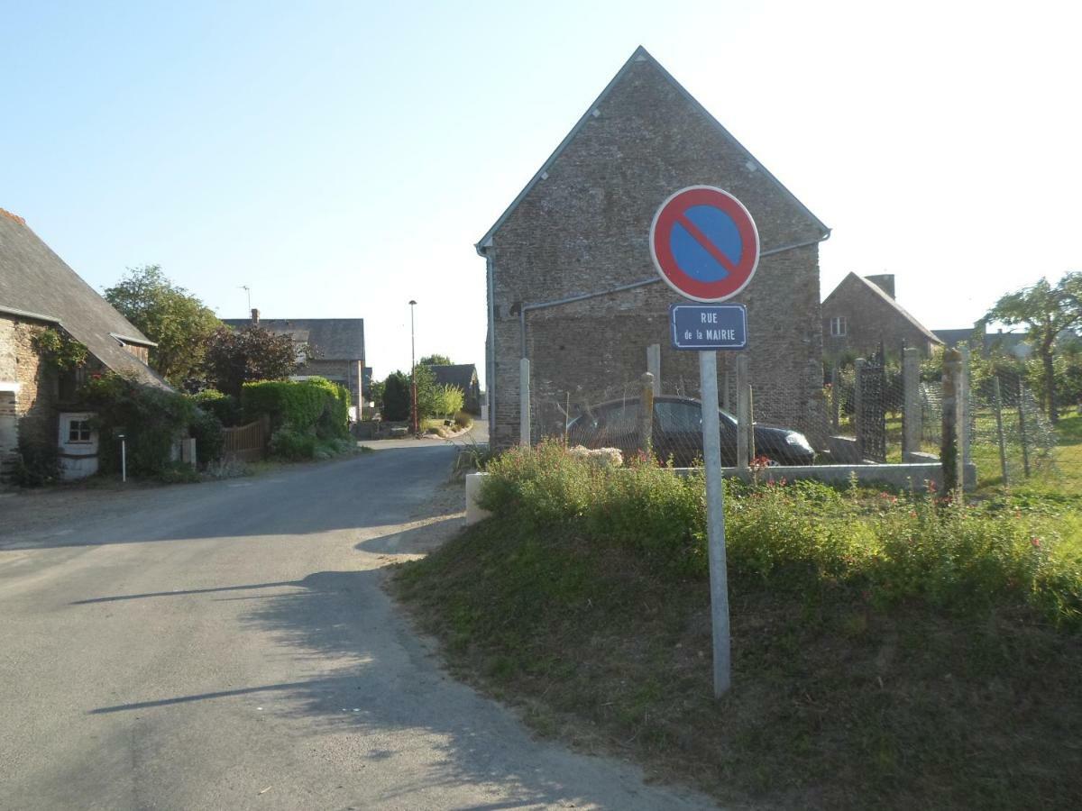 Bed and Breakfast Les Colombes De La Baie Du Mont Saint-Michel Aucey-la-Plaine Exterior foto